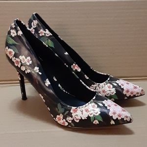 Women's size 9.5 "Carlos" brand heels